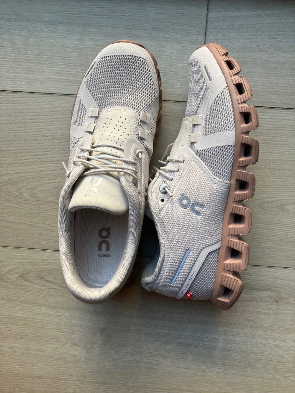 Like New On Cloud Size 7.5 Gray & Nude/Pink